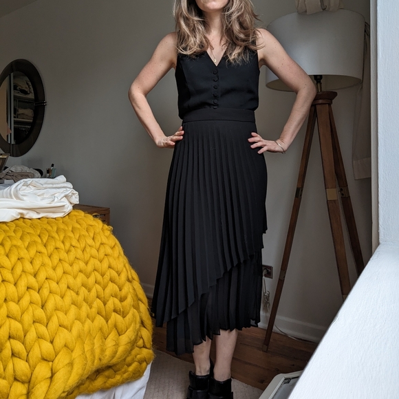 ** Being Donated Saturday ** Open To Offers Modern Citizen accordion pleat skirt - Picture 4 of 7